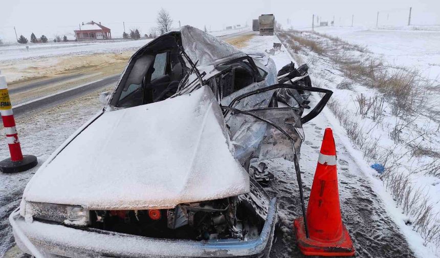 Trafik kazasında karı koca hayatını kaybetti