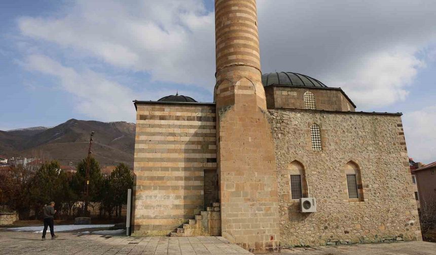 Türkiye’de taşınan ilk büyük tarihi eser: Sungur Bey Camii