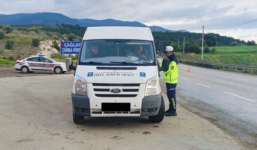 Jandarma, servis araçlarını denetledi
