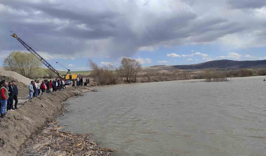 Kızılırmak Nehri’ne düşen kişi aranıyor