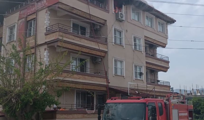 Antakya’da bir ev alevler içerisinde kaldı