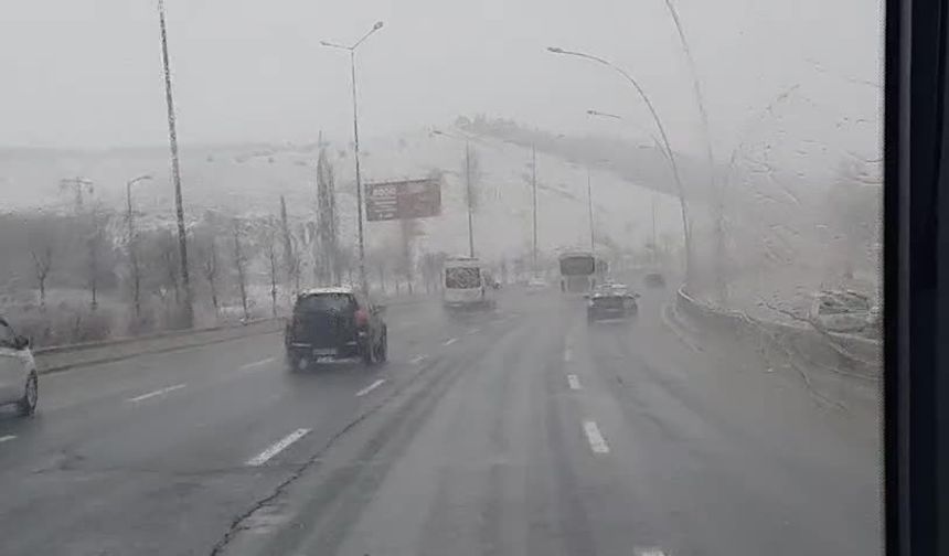 Ankaralılar baharda karlı bir sabaha uyandı
