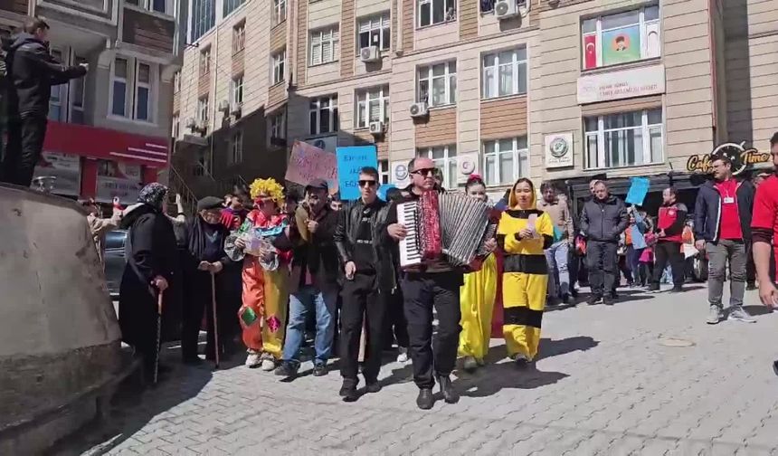 Artvin’de otizm farkındalığı için yürüyüş düzenlendi
