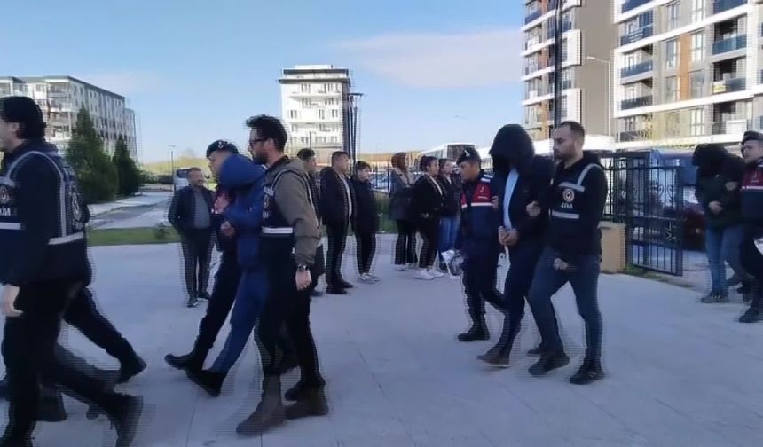 Edirne’de gözaltına alınan 38 gümrük memuru adliyeye sevk edildi