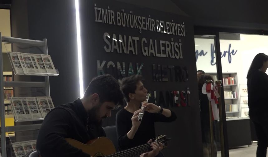 İzmir'de Konak Metro İstasyonu’nda kütüphane açıldı