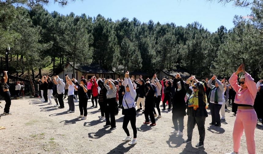 Kadınlar doğada spor yaptı