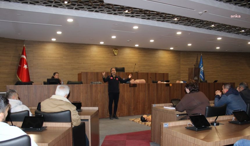 Kütahya Belediyesi'nden personele ilk yardım eğitimi
