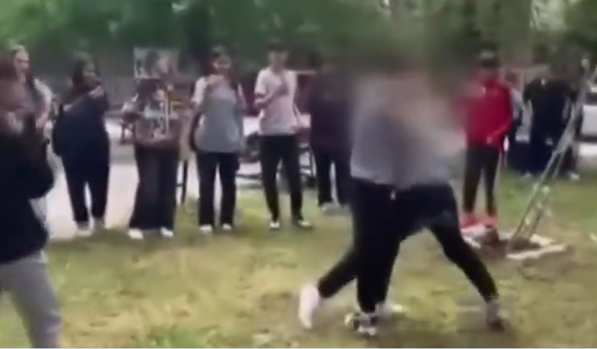 İzmir’de ortaokula giden kız öğrenciler arasında kavga çıktı