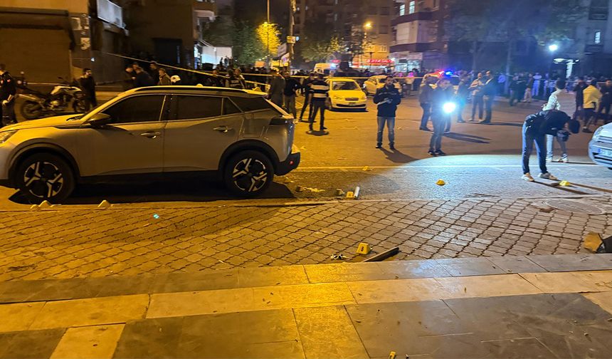 Diyarbakır’da silahlı çatışma: 1’i polis 13 kişi yaralandı