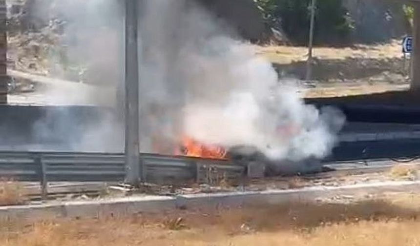 Erzurum'da seyir halindeki araç alev topuna döndü