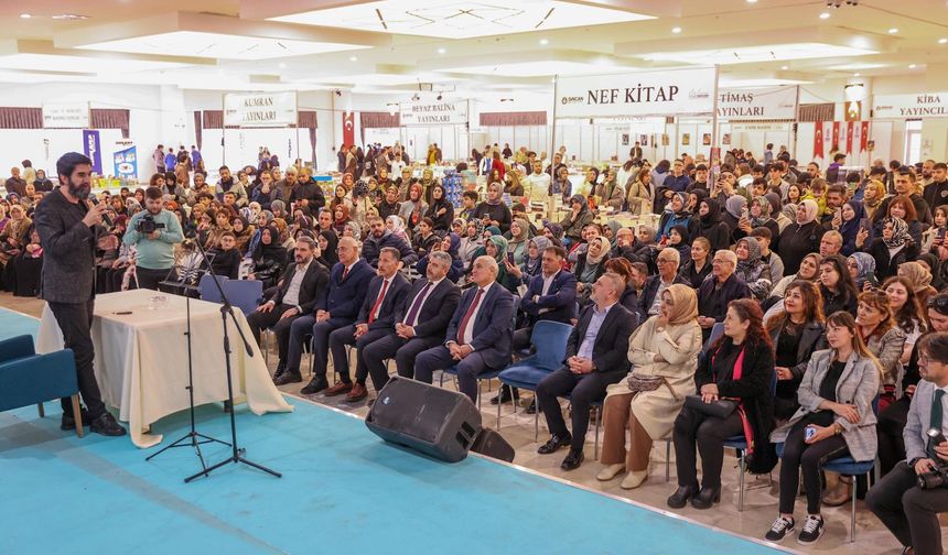 Sincan’da ilki yapılan kitap günleri fuarına yoğun ilgi