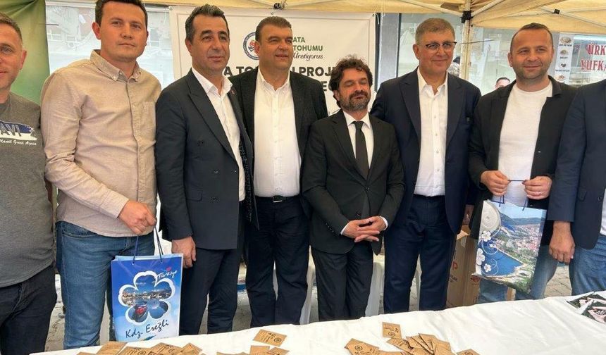 Karadeniz Ereğli Belediyesi’nin ata tohumları İzmir’de yoğun ilgi gördü