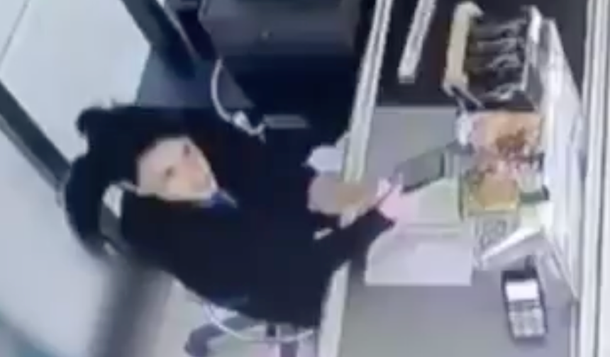 Mesai arkadaşını acımasızca dövdü!