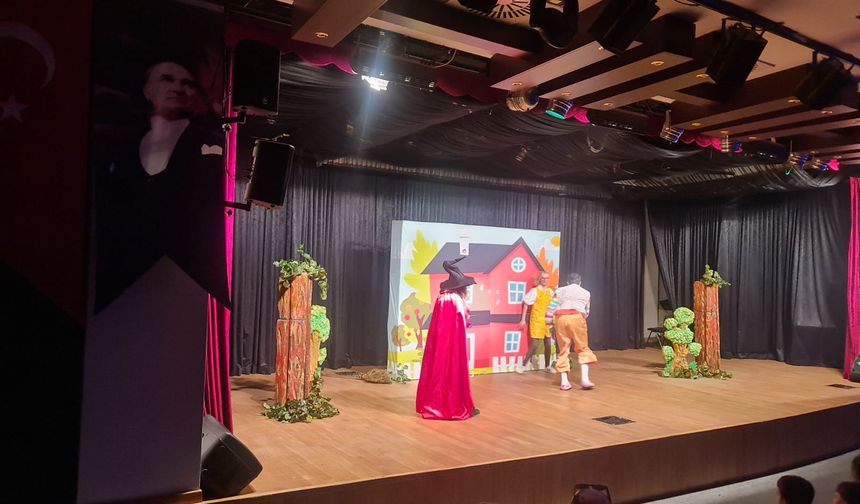 SİNCAN BELEDİYESİNDEN TİYATRO ŞÖLENİ