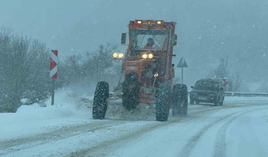 Karabük-Bartın kara yolunda kar nedeniyle tırların geçişine izin verilmiyor