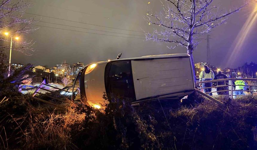 Otomobil ile hafif ticari araç çarpıştı: 3 yaralı