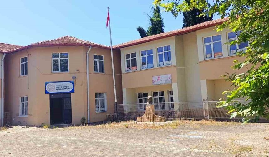 Yıllar önce kapısına kilit vurulan İlk ve Ortaokulu yıkılıyor