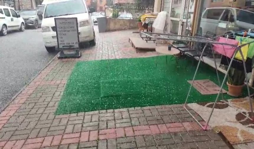 Alanya'da sağanak yağış yerini doluya bıraktı