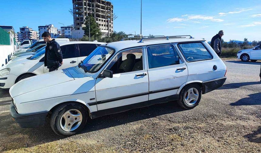 Aynı otomobil üç kez hırsızların hedefi oldu: Önce teybi sonra aküsü ardından komple çalındı