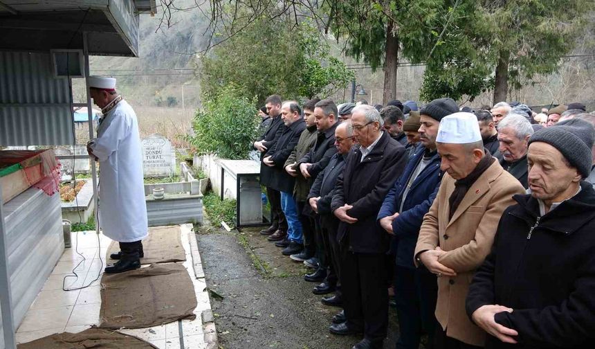 Azerbaycan'da hayatını kaybeden tıp öğrencisi Büşra, Ordu'da toprağa verildi