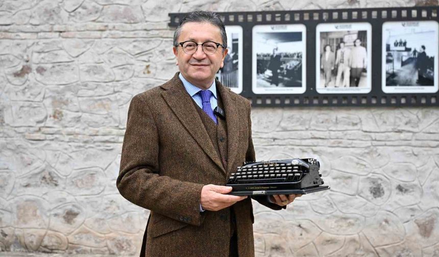 Bülent Ecevit'in 70 yıllık daktilosu, Ulucanlar Cezaevi Müzesi'nde