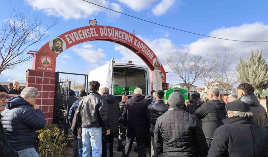 Bursa'da feci kazada hayatını kaybeden 2 genç kız son yolculuğuna uğurlandı