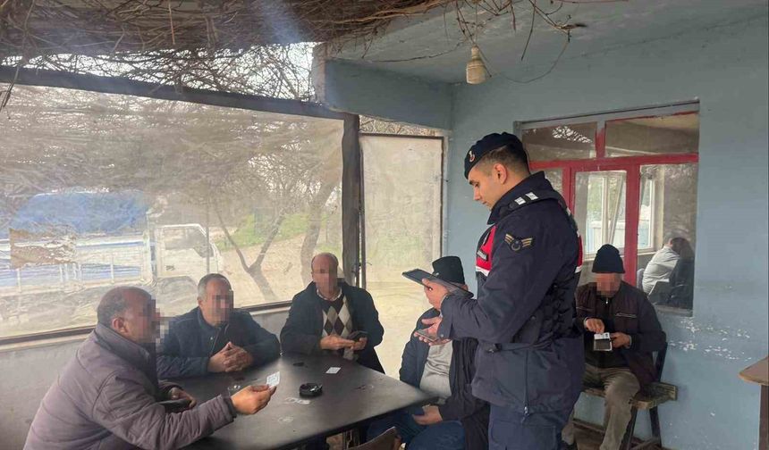 Çanakkale'de çeşitli suçlardan aranan 22 şüpheli yakalandı