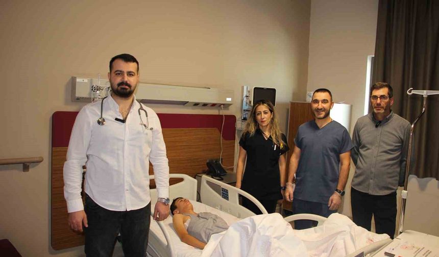 Elazığ'da 14 yaşındaki çocuk, 'Kunduracı göğsü' hastalığından kurtuldu