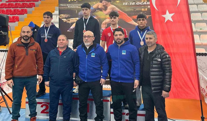 Elazığ'ın pehlivanları Türkiye şampiyonası yolunda