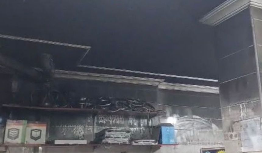 Elektrikçi dükkanında çıkan yangın söndürüldü