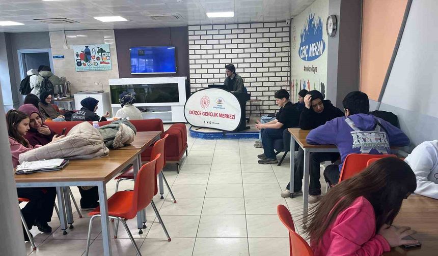 Genç mekanda piyano keyfi