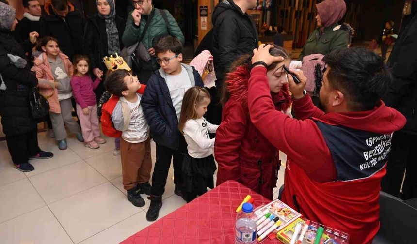 Isparta Belediyesi'nden karne şenlikleri