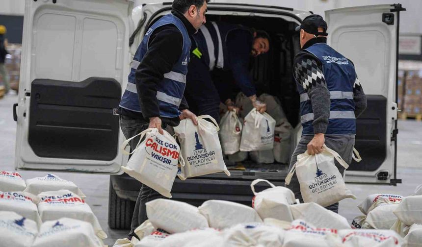 İzmir'de 24 bin haneye kahvaltı paketi dağıtımı başladı