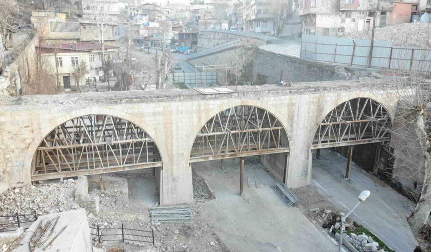 Kahramanmaraş'ta Kanlıdere Köprüsü yeniden ayağa kaldırılıyor