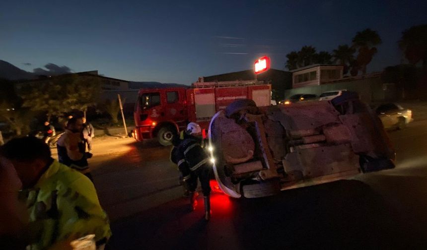 Kırıkhan'da yan yatan otomobilin sürücüsü yaralandı