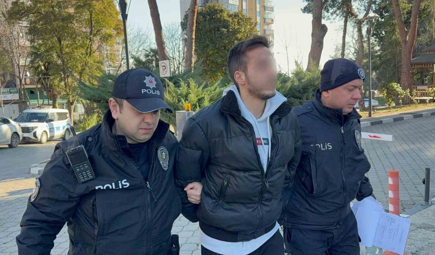 Lise öğrencisinin boynuna bıçak dayayan üniversite öğrencisi tutuklandı