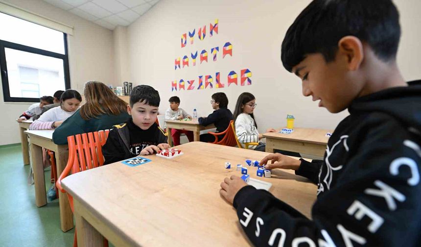 Mersin'de çocuklar hem öğreniyor hem sosyalleşiyor