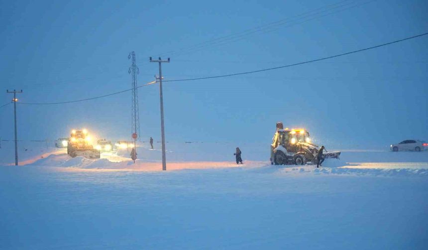 Muş'ta 121 köy yolu ulaşıma kapandı