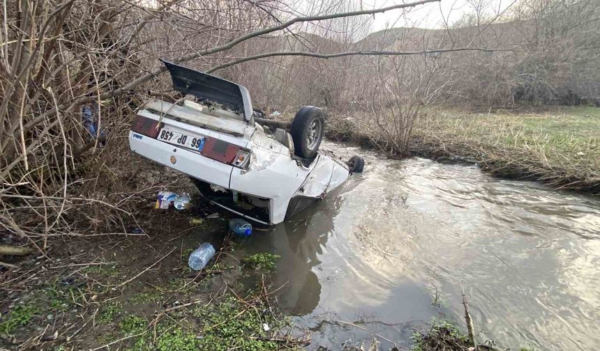Otomobil dere yatağına uçtu, sürücü yaralandı
