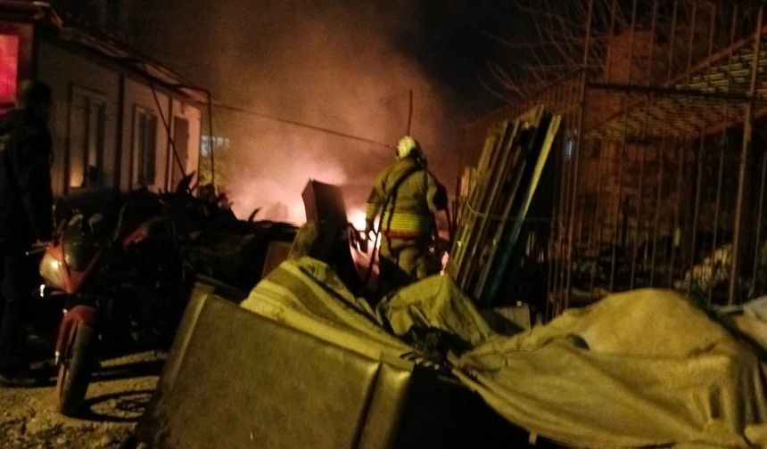 Payas'ta hurdalık alan alevlere teslim oldu