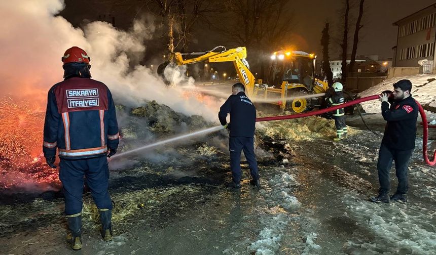 Saman yüklü kamyon alev aldı, uyuyan sürücü facianın eşiğinden döndü