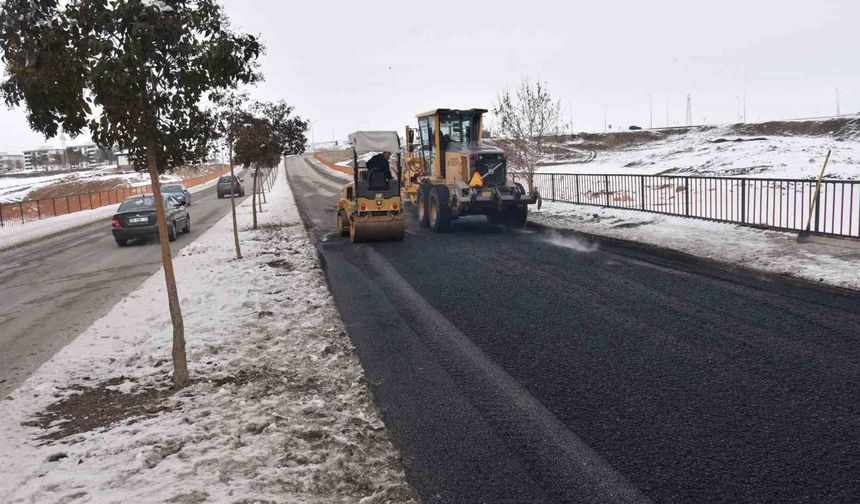 Siirt'te yol ve bakım çalışmaları aralıksız sürüyor