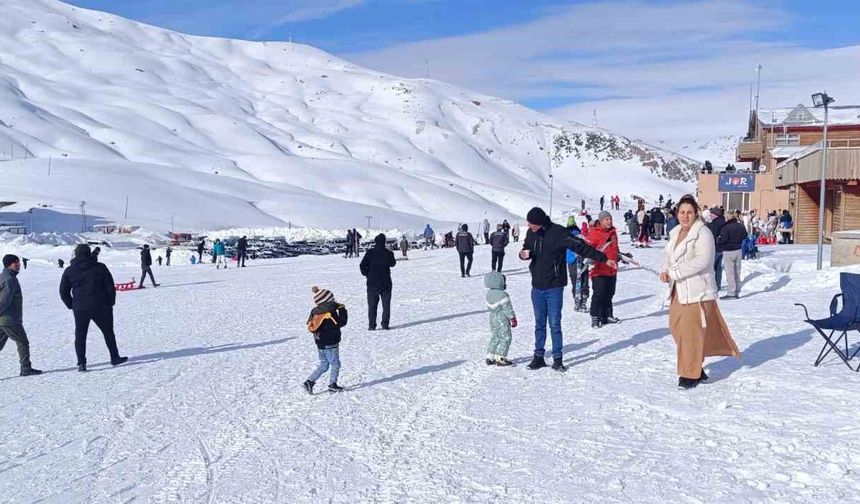 Soğuk hava kayak keyfini gölgede bıraktı