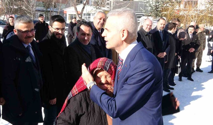 Vali Çiçekli görevine başladı