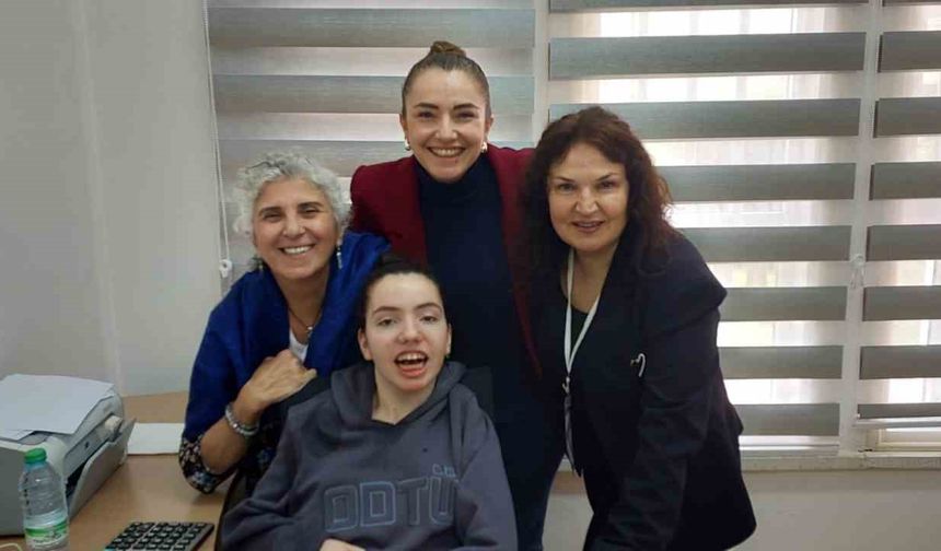 Açıköğretim Fakültesi öğrencileri Elay ve Talya'nın ilham veren başarı öyküsü