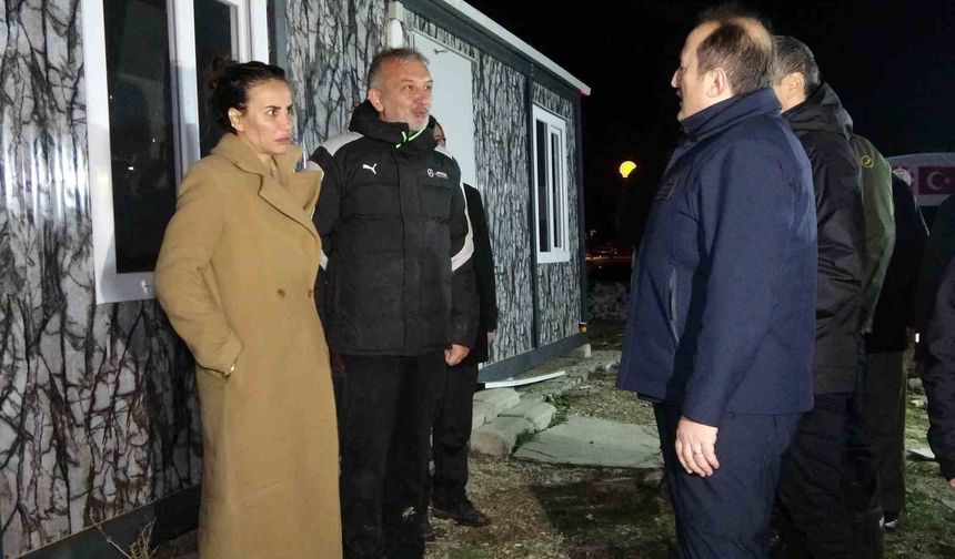 AFAD Başkanı Pehlivan: '(Uşak'taki taşkınlar) Şu an itibarıyla yaklaşık 100 araç, 150 personel görev yapıyor'