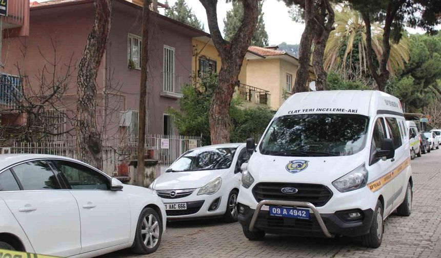 Bıçaklanarak öldürülen yaşlı çiftin evinde incelemeler sürüyor