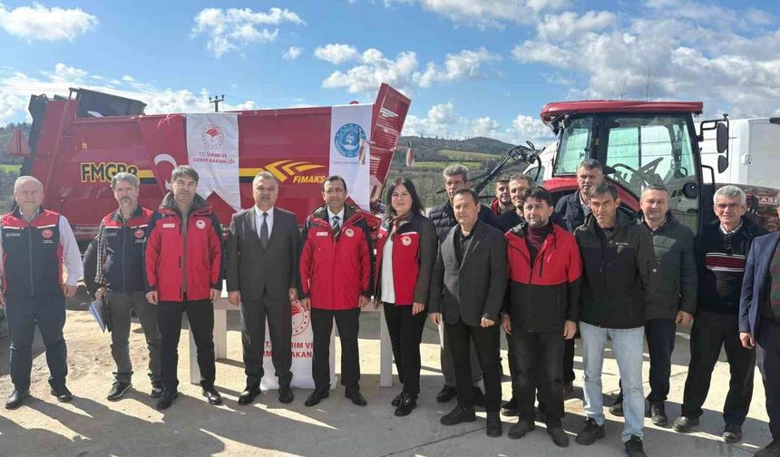Çanakkale'de katı gübre dağıtma makinaları işletmelere teslim edildi