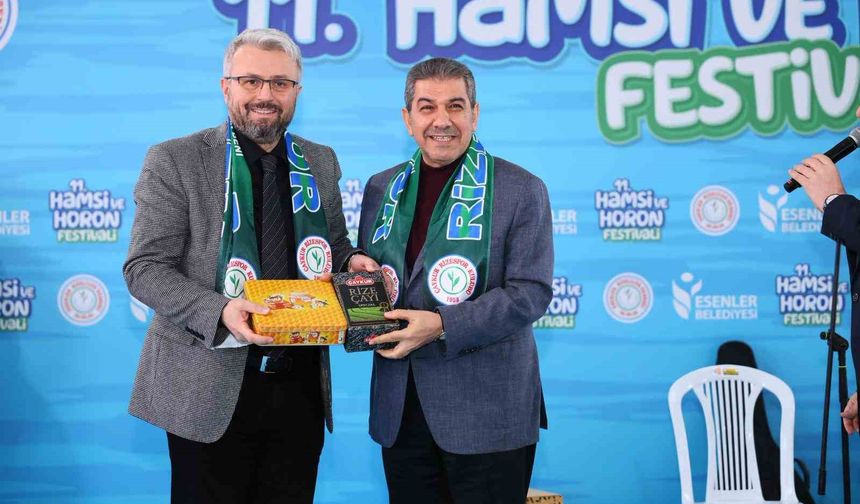 Esenler'de 11. Hamsi ve Horon Festivali: 5 ton balık ve helva dağıtıldı