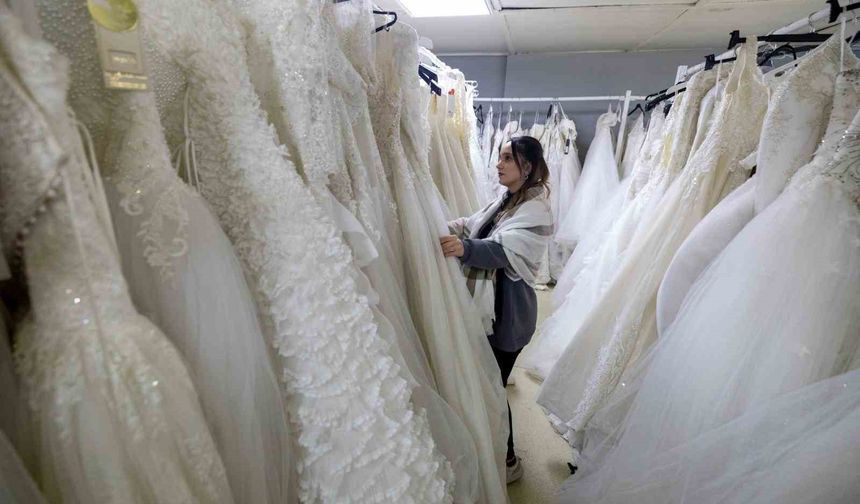 Gelinlik hayali İzmir'de ücretsiz gerçek oluyor